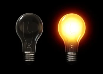 După jumătate de an de plată în exces, curentul se va ieftini înainte de alegeri?