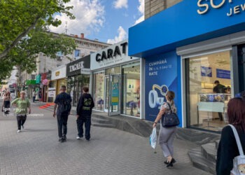 Зарплата, которая удержит молдаван дома: ожидания превышают реальные доходы в 1,6 раза