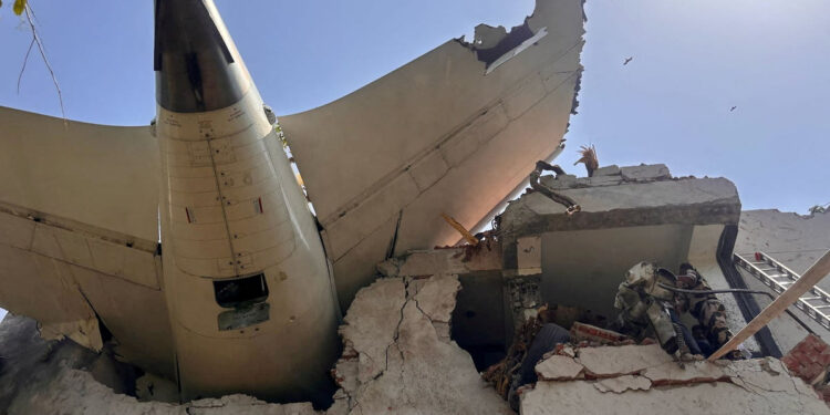 Объявлены причины катастрофы индийского самолёта Air India