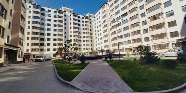 Explozie de prețuri, colaps de tranzacții: Criza imobiliară bate la ușă în Chișinău?
