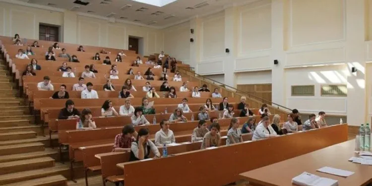 У минобразования разные отчеты о потраченных кредитах