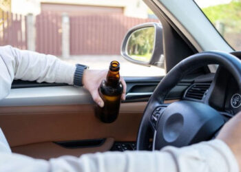 Prins băut la volan, a încercat să dea mită: Condamnat la închisoare și amendă uriașă