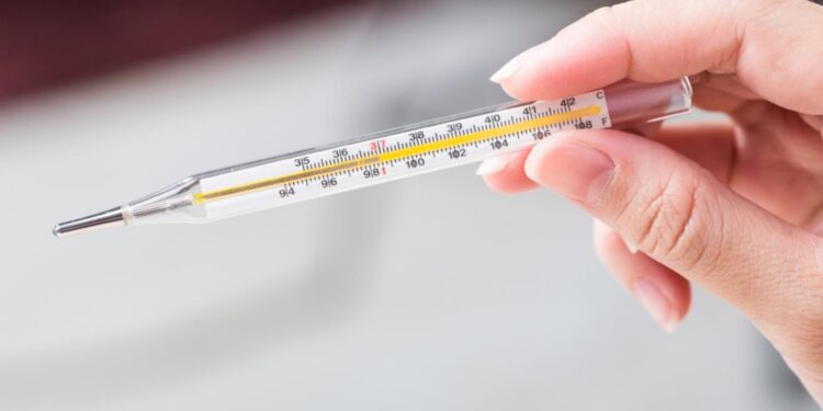 Dosar penal pentru o femeie care a aruncat un termometru cu mercur la gunoi