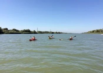 Accident naval grav în Delta Dunării. O ambarcațiune cu 13 turiști s-a răsturnat: patru persoane sunt în stop cardio-respirator