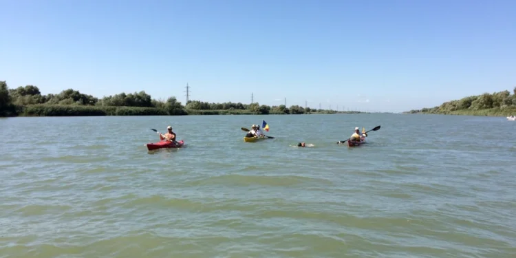 Accident naval grav în Delta Dunării. O ambarcațiune cu 13 turiști s-a răsturnat: patru persoane sunt în stop cardio-respirator