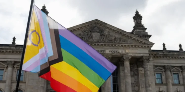 Deputații din Bundestag au fost obligați să îndepărteze simbolurile de LGBTQ+ din birouri