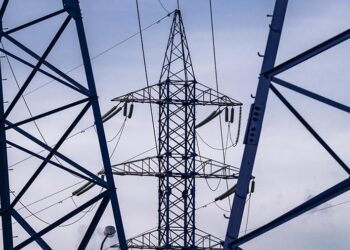 ANRE a majorat tariful pentru serviciul de transport al energiei