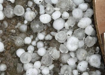 România, lovită de fenomene meteo extreme. Cod roșu de furtună în județele Neamț și Iași