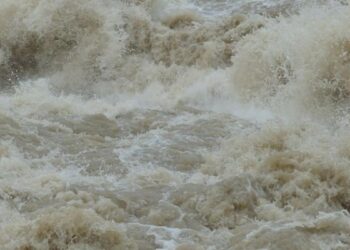 Hidrologii au emis mai multe alerte: Inundații extrem de puternice lovesc în România