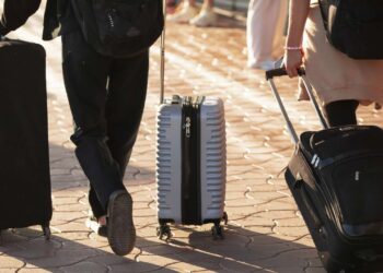 Minus 42 de mii de locuitori într-un an: Migrația și îmbătrânirea golesc Moldova