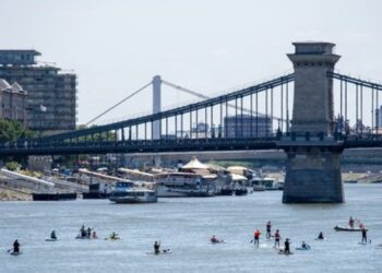 Nivelul scăzut al apei pe Dunăre perturbă transportul naval din Ungaria, iar tarifele ar putea să crească