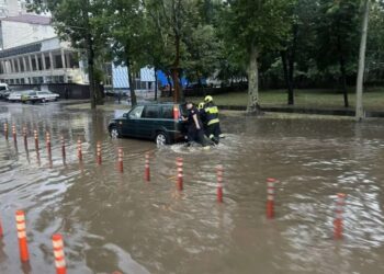 Chișinău și cîteva raioane ale țării, inundate de ploaia torențială