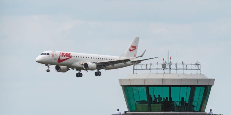 Defecțiune tehnică majoră la sistemul de control al traficului aerian din Marea Britanie. Mai multe aeroporturi au fost afectate