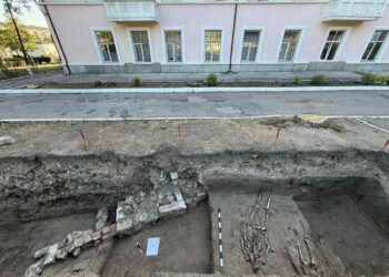 Primăria a descoperit 8 morminte medievale lângă Maternitatea Nr. 2 din Chișinău