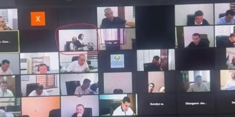 Scandal în Uzbekistan: Oficial concediat după ce a fost surprins într-o ipostază intimă la o ședință video