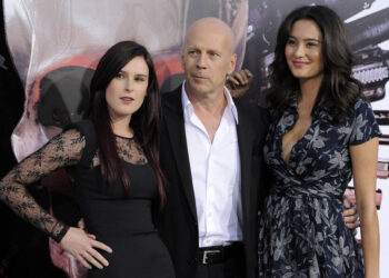 Семья отселила Брюса Уиллиса в отдельный дом из-за болезни