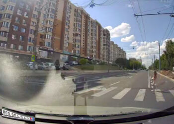 В шаге от трагедии. На пешеходном переходе в Кишиневе едва не сбили ребенка