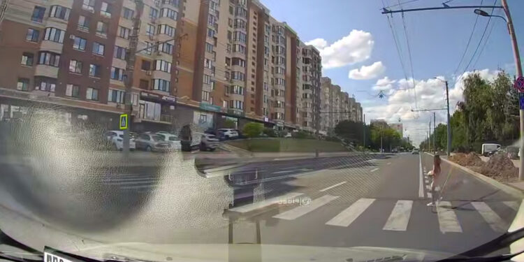 В шаге от трагедии. На пешеходном переходе в Кишиневе едва не сбили ребенка