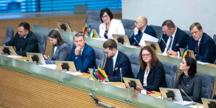 Правительство Литвы ушло в отставку вслед за премьером