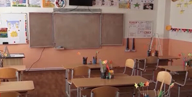 Жители села, где закрыли школу, возмущены покупкой дорогой мебели местной администрацией