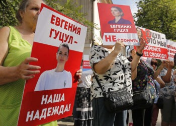 Протест у тюрьмы №13. Стронники Евгении Гуцул и Светланы Попан требуют их освобождения