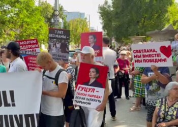 Новый протест у тюрьмы №13 с требованием освободить Евгению Гуцул и Светлану Попан