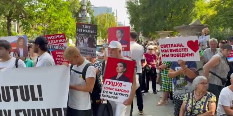 Новый протест у тюрьмы №13 с требованием освободить Евгению Гуцул и Светлану Попан