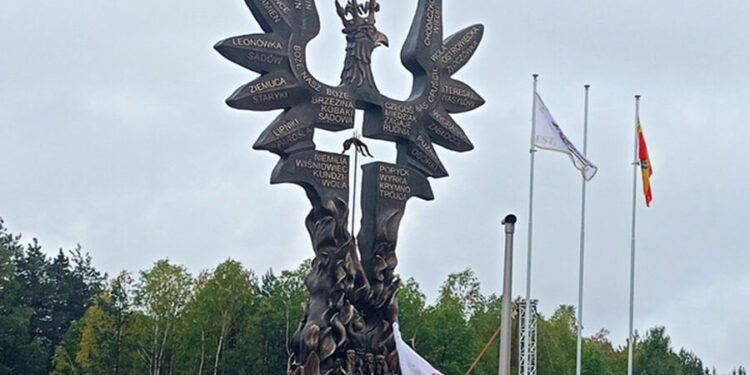 В Польше осквернён мемориал жертвам Волынской резни. Заговорили о безнаказанности бандеровцев