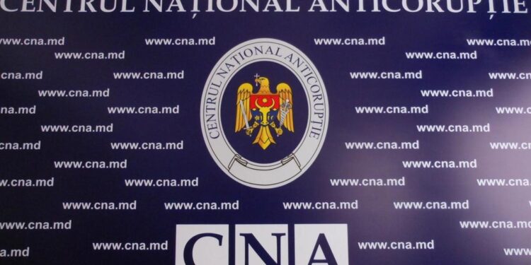 Адвокат из Кишинёва под наблюдением Национального центра по борьбе с коррупцией из-за взятки в тысячи евро