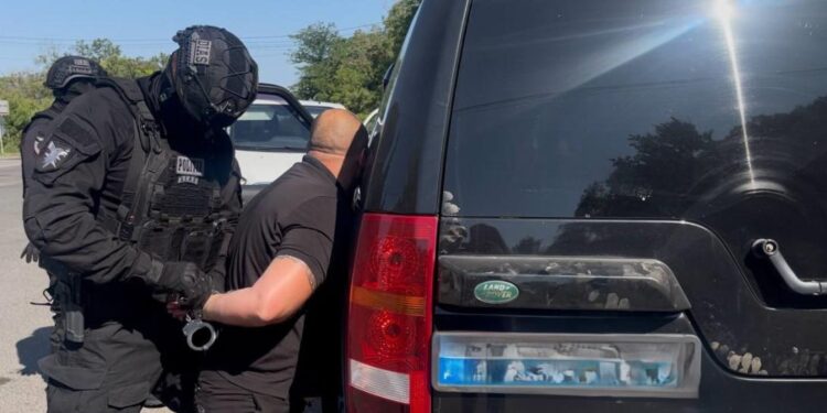 Полиция задержала четырех участников преступных группировок. В чем их подозревают?