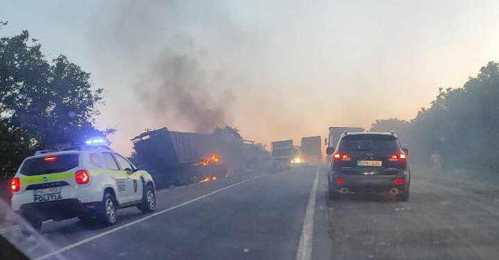 Серьезная авария с участием двух грузовиков в Грэтиештах: есть пострадавшие