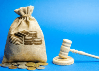 Три человека осуждены за торговлю влиянием