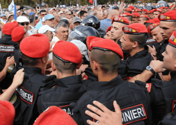 În timp ce poliția luptă cu opoziția, Moldova este lider în Europa la numărul de omoruri