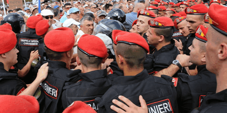 În timp ce poliția luptă cu opoziția, Moldova este lider în Europa la numărul de omoruri