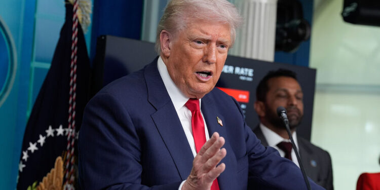 «В течение первых двух минут я пойму, удастся ли заключить сделку». Трамп рассказал об ожиданиях от встречи с Путиным