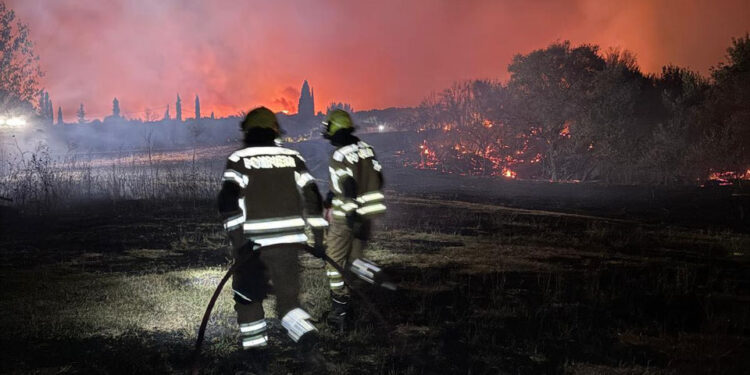 Pompierii moldoveni continuă lupta cu incendiile din Grecia, intervenind non-stop