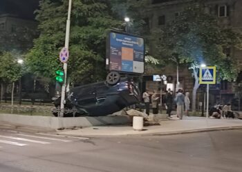 В Кишинев 18-летння девушка попала в аварию в результате которой перевернулось авто