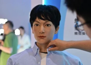 В Китае робот поступил в академию на актерский факультет