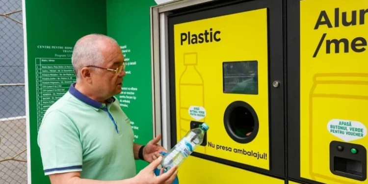 С 2026 года потребители смогут получать деньги за возврат тары от напитков