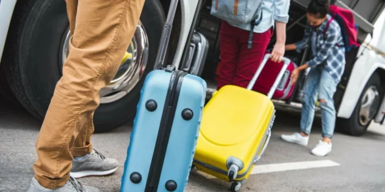 O fetiță de 2 ani a fost găsită într-o valiză în compartimentul de bagaje al unui autobuz din Noua Zeelandă