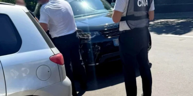 Avocat reținut în flagrant: ar fi cerut 57 000 euro pentru a influența magistrați și funcționari