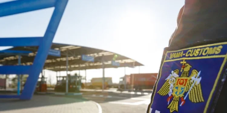 Funcționarii vamali de la Aeroportul Chișinău au stopat o tentativă de subevaluare a mărfurilor