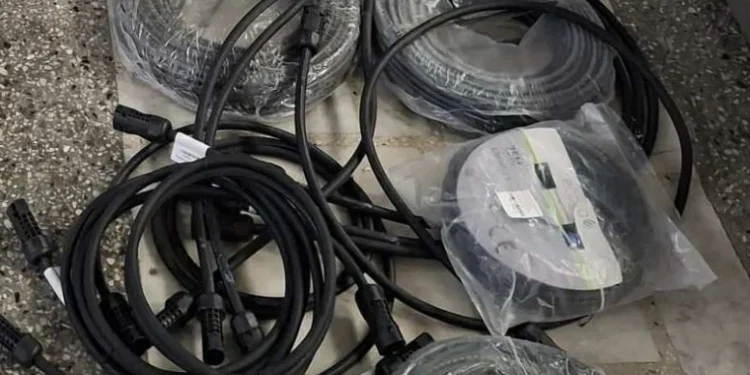 Funcționarii vamali de la Leușeni au confiscat bunuri nedeclarate și 30 000 de euro