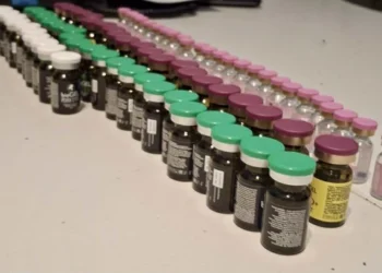 Moldovean prins cu 75 de recipiente cosmetice nedeclarate