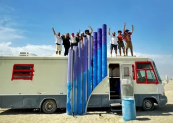 Tineri din Moldova au dus „Flautul din viitor” la festivalul Burning Man