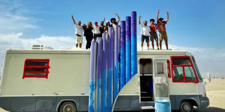 Tineri din Moldova au dus „Flautul din viitor” la festivalul Burning Man