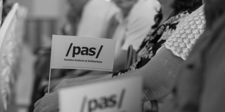 Соцопрос: Парламент работал «на 4», Евроинтеграция не приоритет, а PAS без большинства