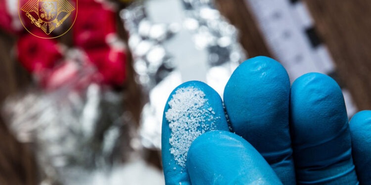 Rețea de droguri prin Telegram: familie din Capitală trimisă după gratii