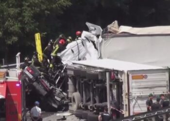 Tragedie lângă Florența: Trei morți după ce un TIR a lovit o ambulanță