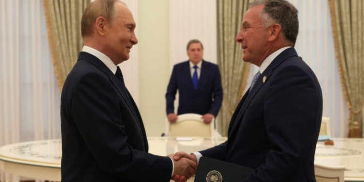 Putin și trimisul lui Trump au discutat trei ore despre Ucraina: Kremlinul așteaptă reacția Washingtonului